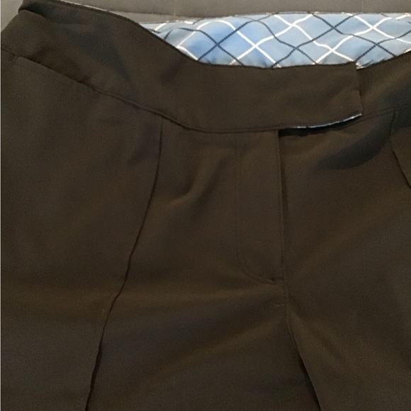 Adorable Champion pleated, long short. Black. Size Large. - Picture 5 of 6